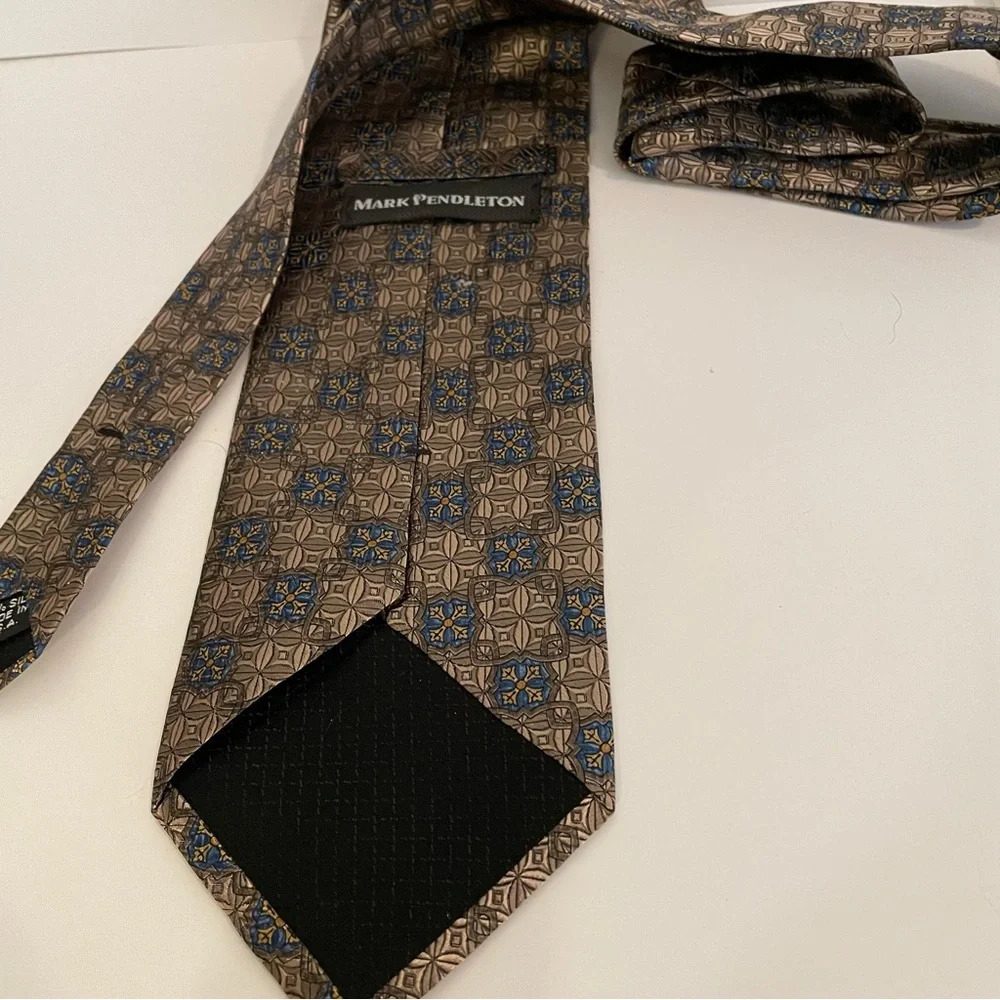 Mark Pendleton 100%silk excellent